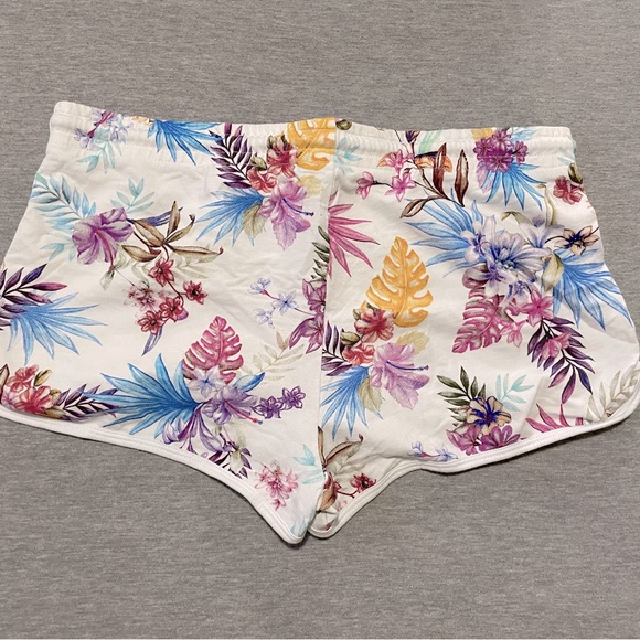 ✨✨**$40 for 3** ✨✨  Terranova Floral Board Shorts ($20/each) - Picture 3 of 10
